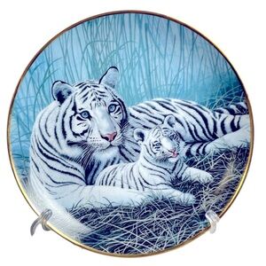 NWT Wildlife Decorative Plate with White Tigers